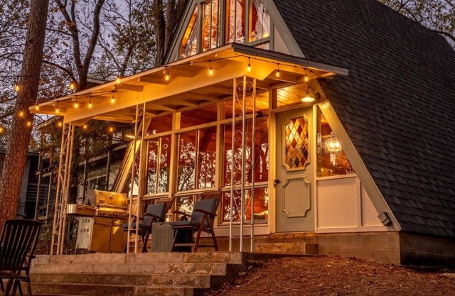 The Cozy Cove A Unique and Unforgettable Experience on Lake Hamilton