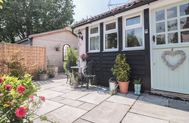 THE CROFT RETREAT, family friendly, with a garden in Curry Rivel