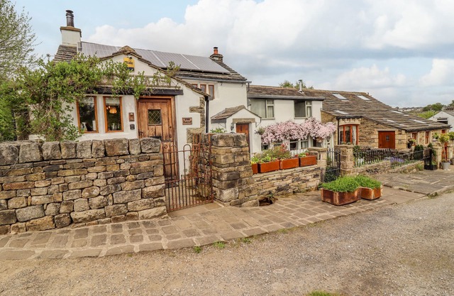 THE DAIRY, romantic, luxury holiday cottage in Haworth