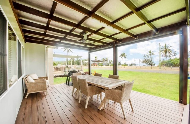 "The Deck" - Grasstree Beach Shacks