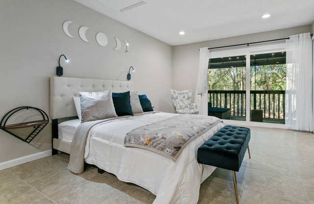 The Den at the Ravines |Queen Studio |Full Kitchen |Screened Balcony |Dogs Ok |Wooded Scenery |Quiet