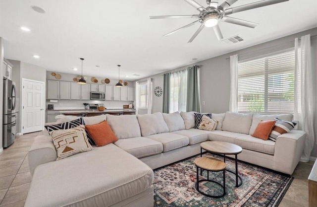 "The Desert Haven" Dog Friendly, 30+ day stays only, 4BD/2.5BA, Quiet Area