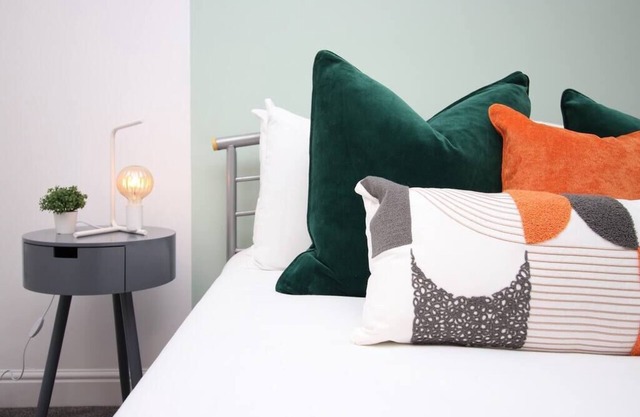 The Dock House - Newport City Centre - Sleeps 7