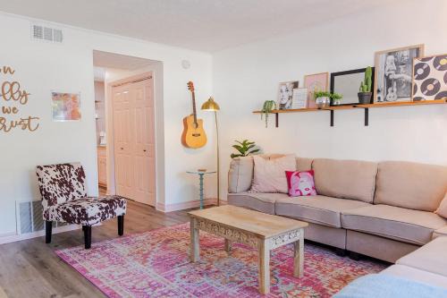 The Dolly-1/2 mi from the Square