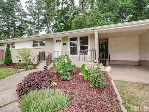 The Duke Retreat Close to Duke & Downtown Villa