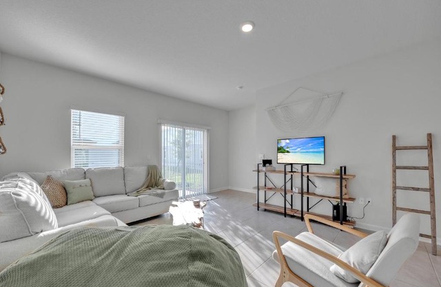 The Dunes, 3 BD Home, Pool, Close to Beach, Dog Park