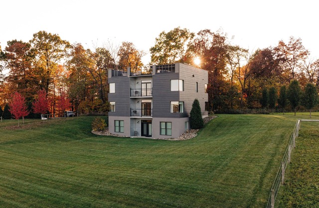 The Dwelling Apt 2 | Rooftop Terrace w/Grill + Fire Pit!