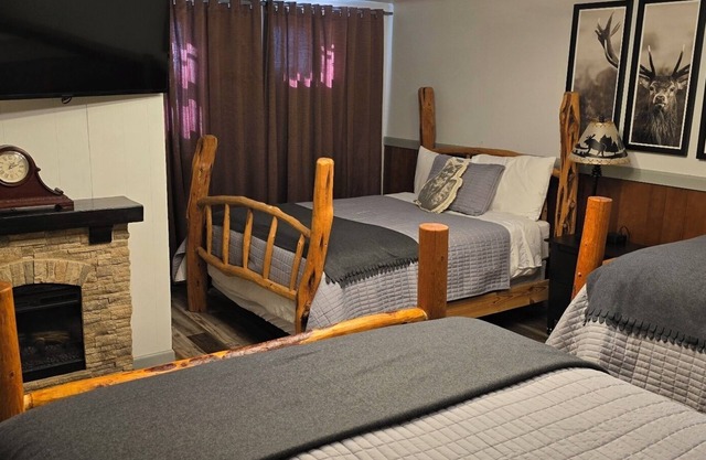 The Elk at Carls Cabins