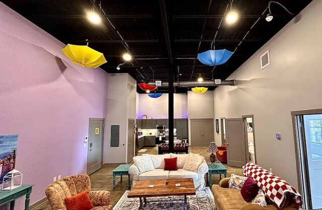 … The F r i e n d s Experience …