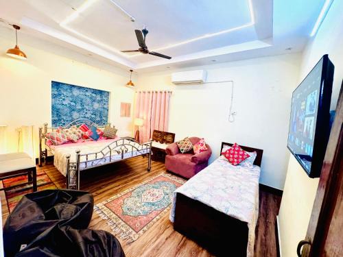 The Family Courtyard, 5 Bed Room Boutique Villa and Guest Inn