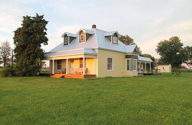 The Farm House - Get Away to the Country this Summer!