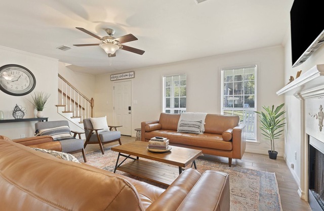 The FarmCharm King-Suite w/ Pool, Golf Course, I-10 Near Mobile, Beaches, & OWA!