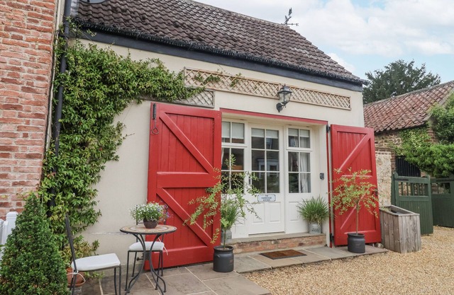 THE FARMHOUSE KITCHEN, romantic, with a garden in Ripon