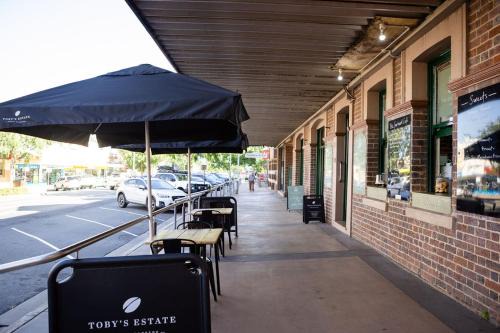 THE FED AND BED TEMORA