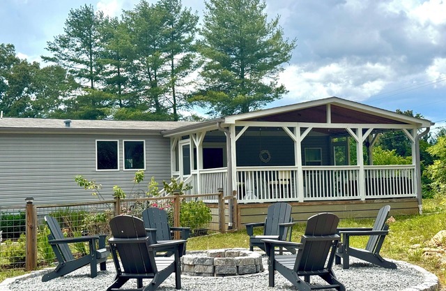 The Field House at Apple Trail Farm. Relaxing Appalachian getaway in Western NC