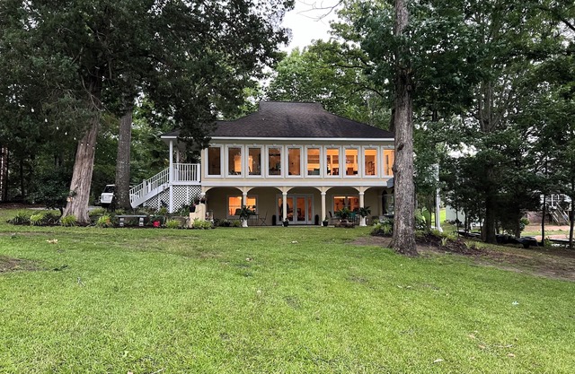 The Flamingo House at Lake Murray. 3 Bed 2 Bath with Private Dock. Sleeps 8.