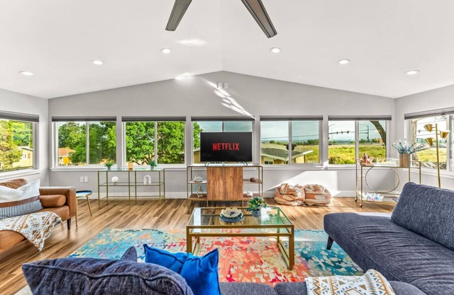 The Foundry House | Eclectic 5BR Family Retreat