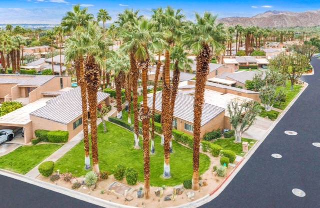 The Fox's Den - Ironwood Country Club