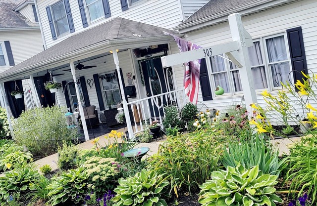 The Fry Guest House Bed & Breakfast Welcomes You !