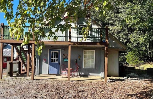 The Funky Little Shack at Grand Rivers - Pet friendly! Wi-fi, smart TV!