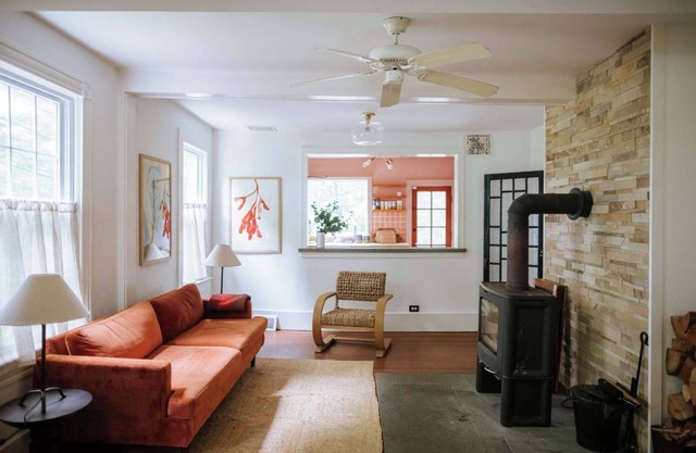 The Gables: Newly Renovated Farmhouse (Sleeps 17!)