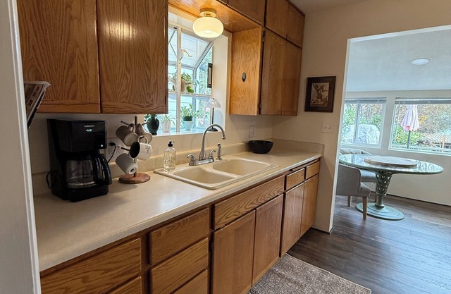 The Garden Hideaway! East Medford, close to hospital, shopping and restaurants.