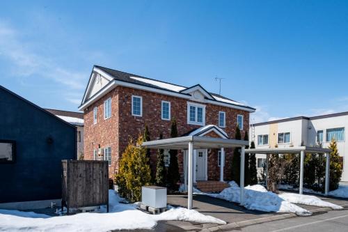 The Garnet Higashikawa