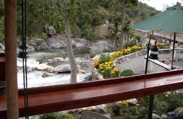 The Gateway Restaurant & Lodge