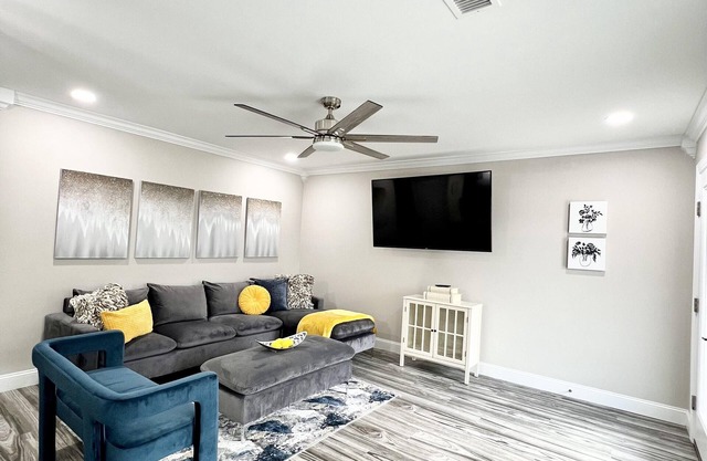 The Gem- Stylish 2BR/1BA Renovated Duplex