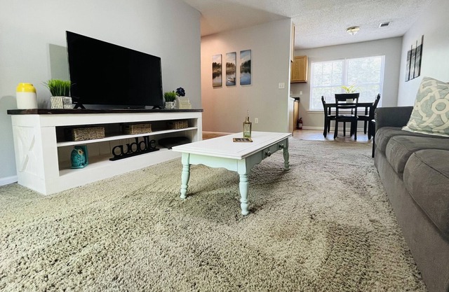 The Getaway (duplex unit) $1,500 monthly stay