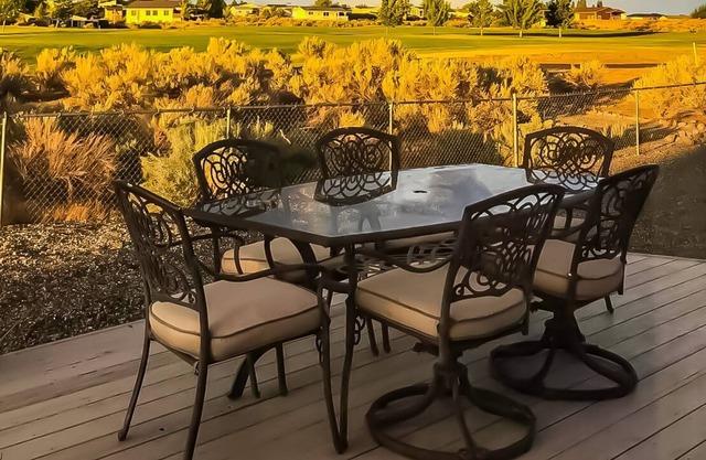 The Getaway on the Green in Sunny Desert Aire, WA