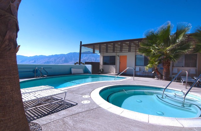 The Getaway Studio #3: Pool, Mountain View, Kids welcome