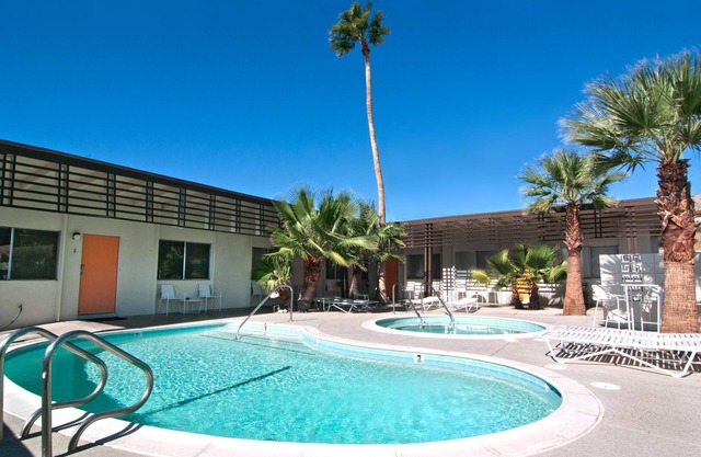 The Getaway 1BR #1: Pool, Mountain View, Kids/Pets welcome