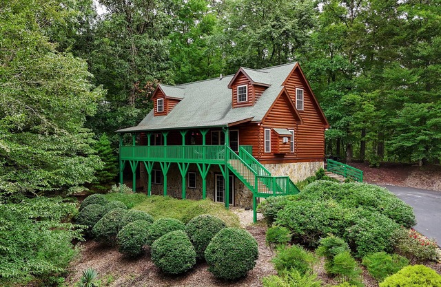 The Ginger Fox Log Cabin w/Resort Perks | Lake Lure