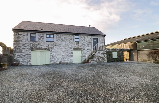 THE GRANARY, romantic, luxury holiday cottage in Valley