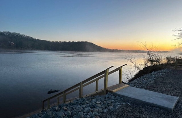 THE GRAND VIEW. nBeautiful RV lot on the banks of the Kentucky Lake/TN River.nn
