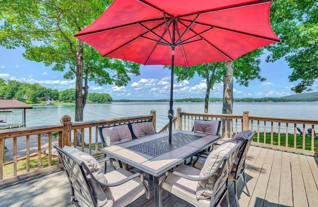 The Grandview Lodge, Oasis at Smith Mountain Lake!