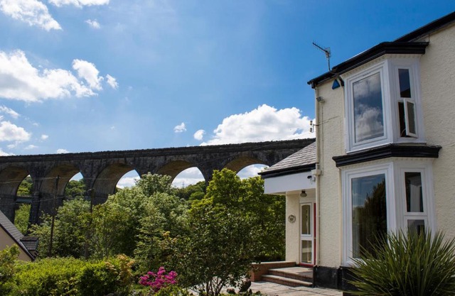 The Grange Guesthouse, Cefn-Coed