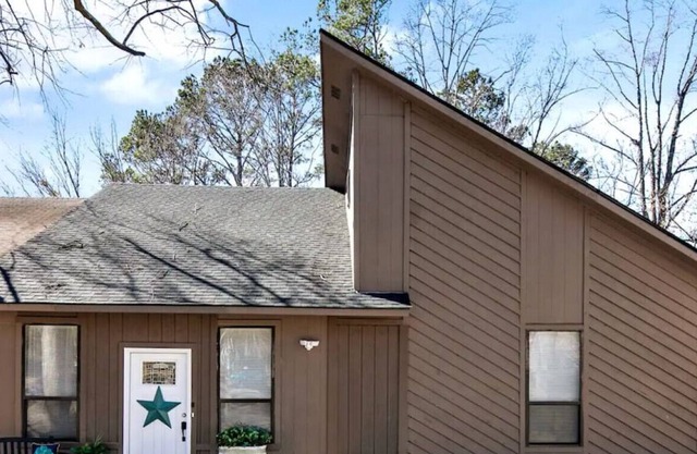 The Great Dane. 3BD/3.5BA, 1mile from Bragg