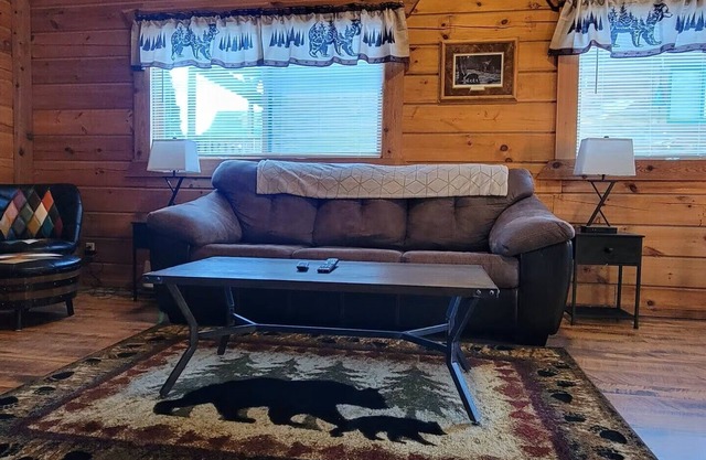 The Grizzly Den Cabin Warrens WI