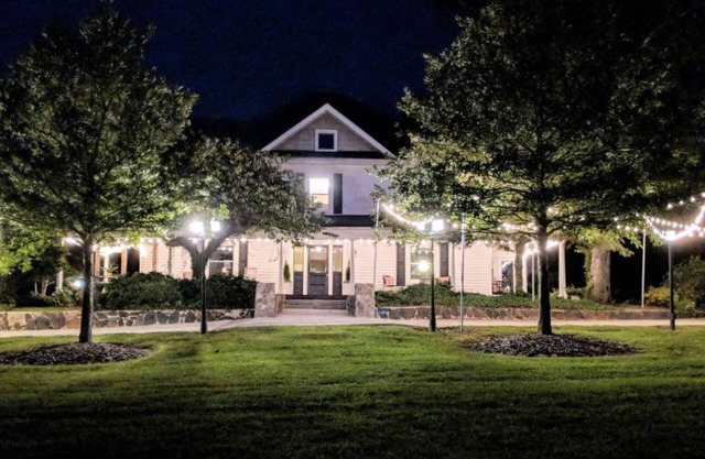 The Groome Inn conveniently located 10 minuets from Highpoint and Greensboro.