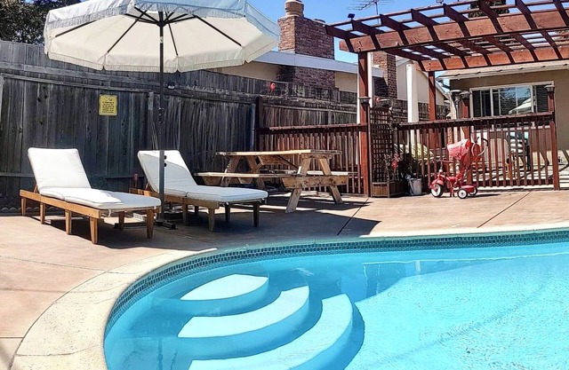 The Happy Hideaway - Swimming pool inside - 3BR - 2BA- Look at me!