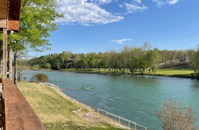 The Hawks Nest Cabin on Current River in Doniphan