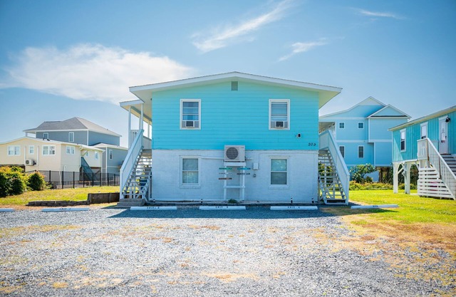 The Hideaway: Dog-friendly Unit in Multiplex Close to Public Beach Access