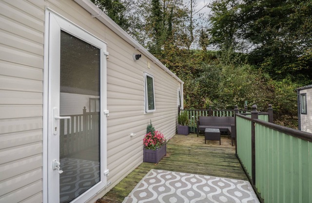 THE HIDEAWAY, pet friendly, with a garden in Cockermouth