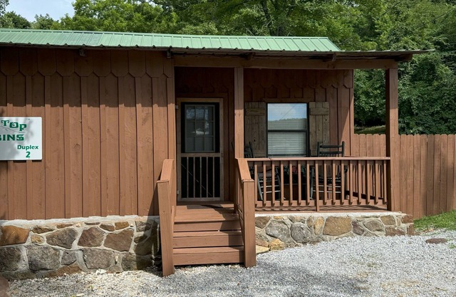 The Hilltop Cabins - Duplex #2