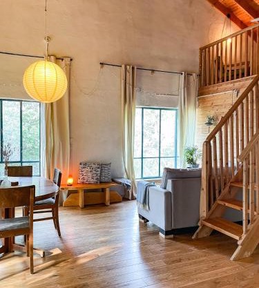 THE HOUSE IN THE OAKS הבית באלונים