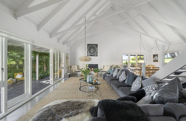 The House - The Lodge Te Horo