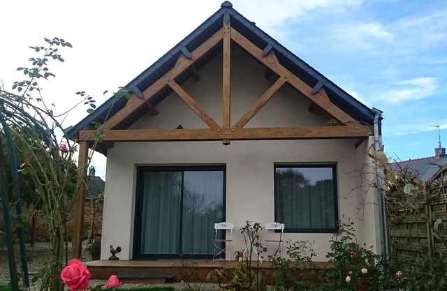 The hutch - country house