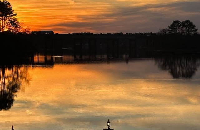 The “IN-LAW” lakefront apartment @ Sunset Estates